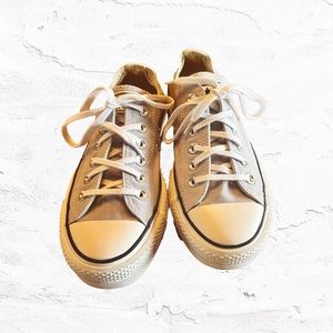 Converse all stars platforms women’s size 8